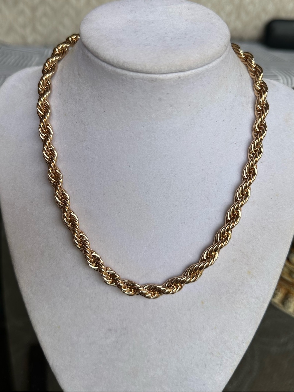Vintage Chunky Gold Tone Twisted Rope Chain Necklace